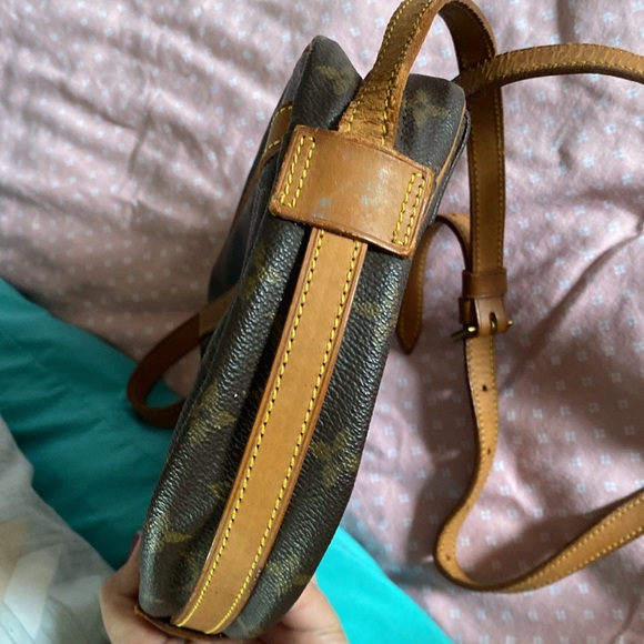 LV Jeune fille crossbody - Picture 14 of 17
